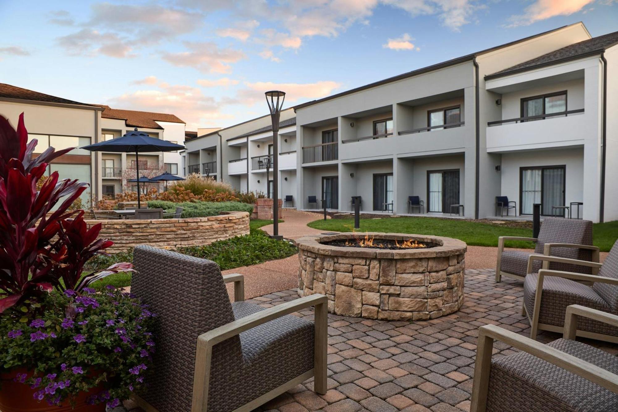Hotel Courtyard St. Louis Creve Coeur Exterior foto